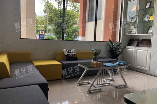 �ն����ֿ�ǻ�Ⱥ���ͼ